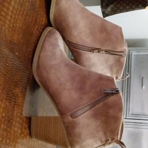 Report women's booties style Carla. Brand new